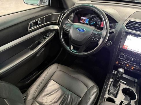 Used 2017 Ford Explorer XLT w/ Equipment Group 202A FWD image 17