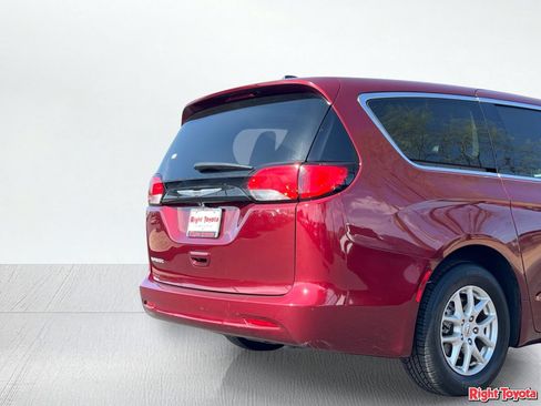 Used 2023 Chrysler Voyager LX FWD image 11