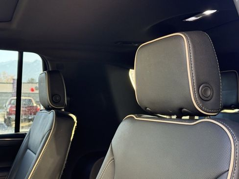 Used 2022 GMC Yukon XL SLT image 25