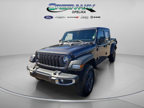 New 2025 Jeep Gladiator Sport image 3