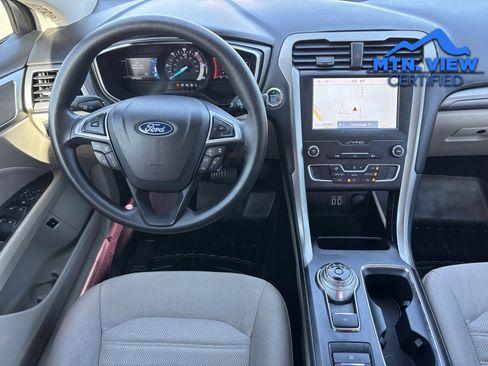 Used 2019 Ford Fusion SE image 3