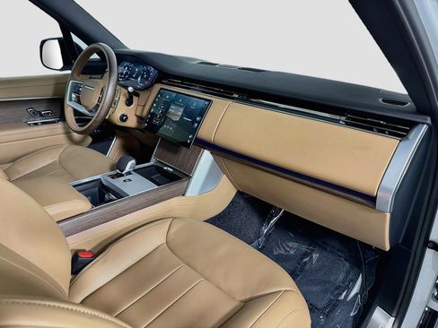 Used 2025 Land Rover Range Rover SE AWD/4WD image 32