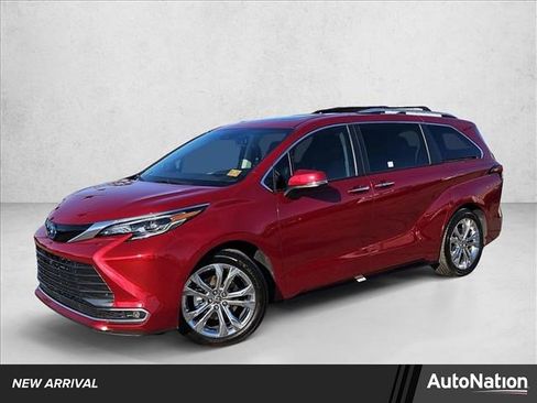 Used 2024 Toyota Sienna Platinum image 1