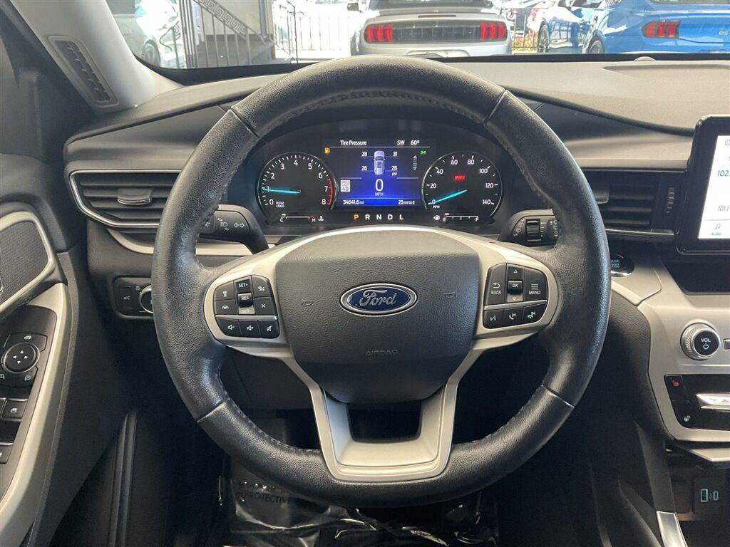 Used 2022 Ford Explorer XLT w/ Equipment Group 202A AWD/4WD image 21