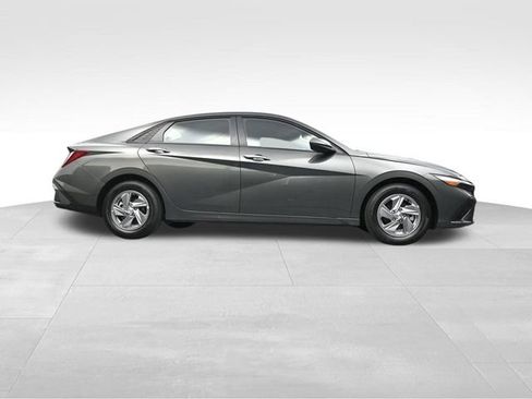 Used 2025 Hyundai Elantra SE FWD image 37