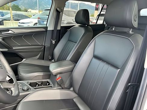 Used 2024 Volkswagen Tiguan SE AWD/4WD image 22
