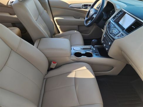 Used 2019 Nissan Pathfinder SL image 10