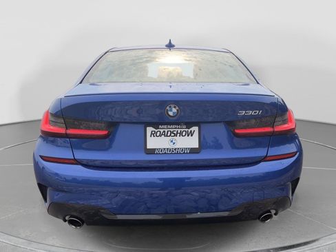Used 2022 BMW 330i Sedan w/ M Sport Package RWD image 4