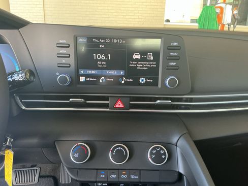 New 2026 Hyundai Elantra SE FWD image 18