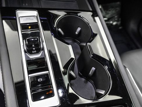 Certified 2025 Volkswagen Atlas SEL Premium R-Line image 24