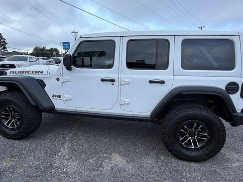 Used 2024 Jeep Wrangler Unlimited Rubicon w/ XTREMEE 35" Tire Package AWD/4WD image 11