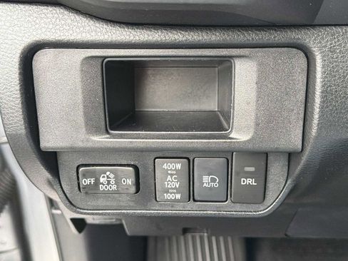 Used 2019 Toyota Tacoma TRD Sport image 16