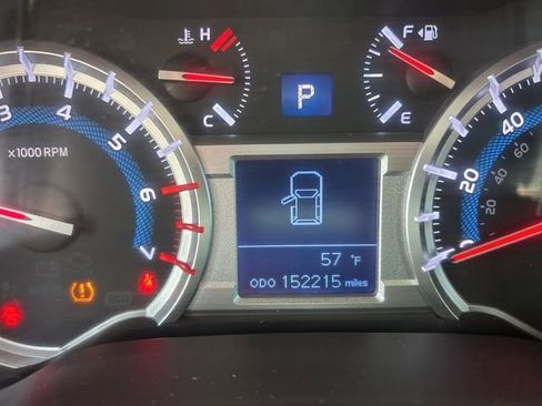 Used 2017 Toyota 4Runner SR5 AWD/4WD image 9