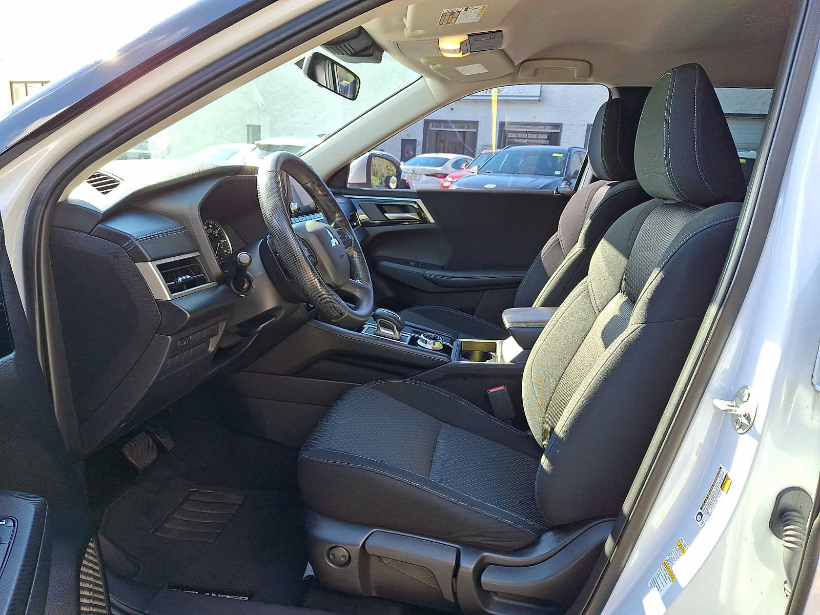 Used 2023 Mitsubishi Outlander ES AWD/4WD image 13