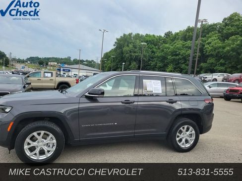 Used 2023 Jeep Grand Cherokee Limited AWD/4WD image 2