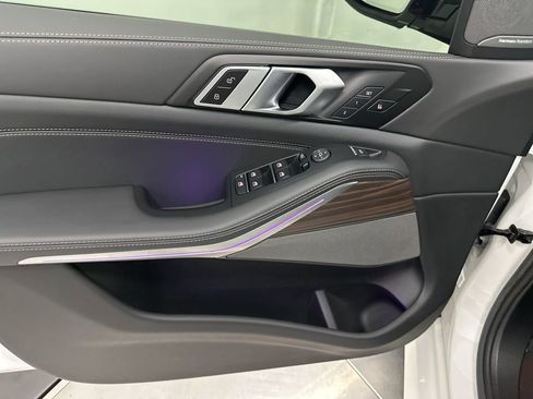 Used 2025 BMW X5 xDrive40i w/ M Sport Package image 12