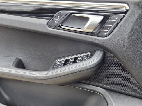 Used 2020 Porsche Macan Base image 28