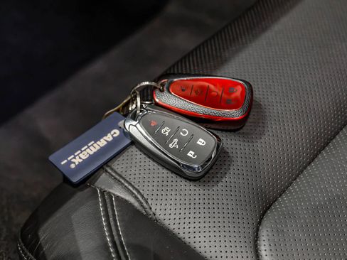 Used 2018 Chevrolet Camaro LT RWD image 48