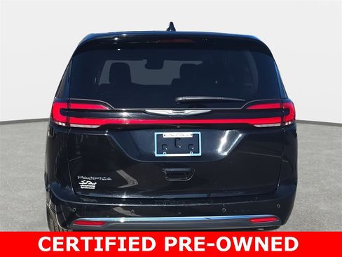Used 2024 Chrysler Pacifica Touring-L image 6