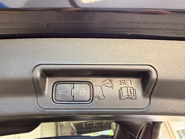 Used 2024 Ford Explorer XLT w/ XLT Sport Appearance Package AWD/4WD image 11