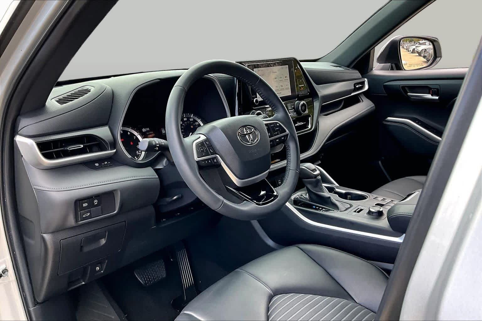 Used 2024 Toyota Highlander XSE AWD/4WD image 18