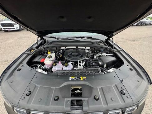 New 2024 Jeep Grand Cherokee Overland w/ Advanced Protech Group III image 32