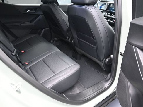 New 2026 Chevrolet Equinox LT w/ Convenience Package II FWD image 34