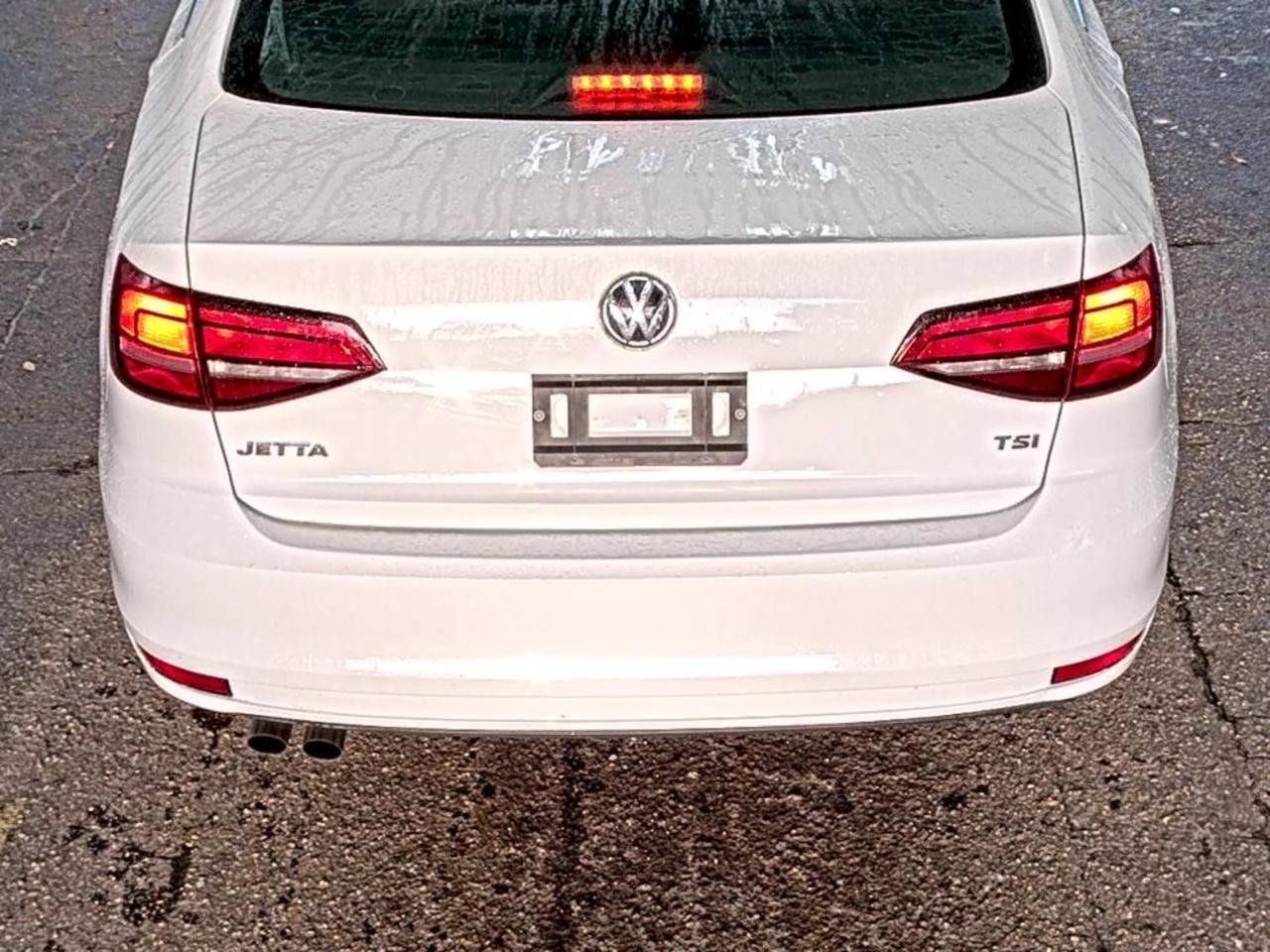 Used 2017 Volkswagen Jetta S w/ Jetta S Cold Weather Package FWD image 9