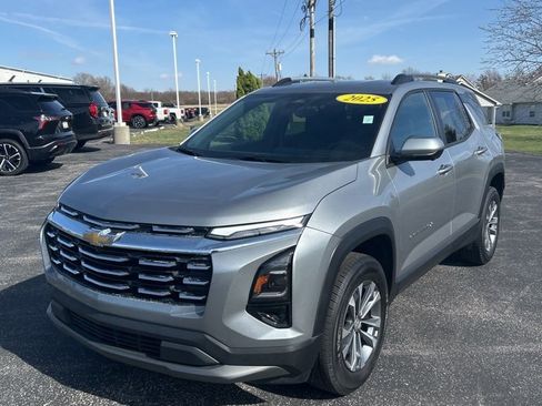 Used 2025 Chevrolet Equinox LT w/ Convenience Package II image 3