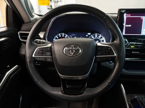 Used 2022 Toyota Highlander Platinum image 19