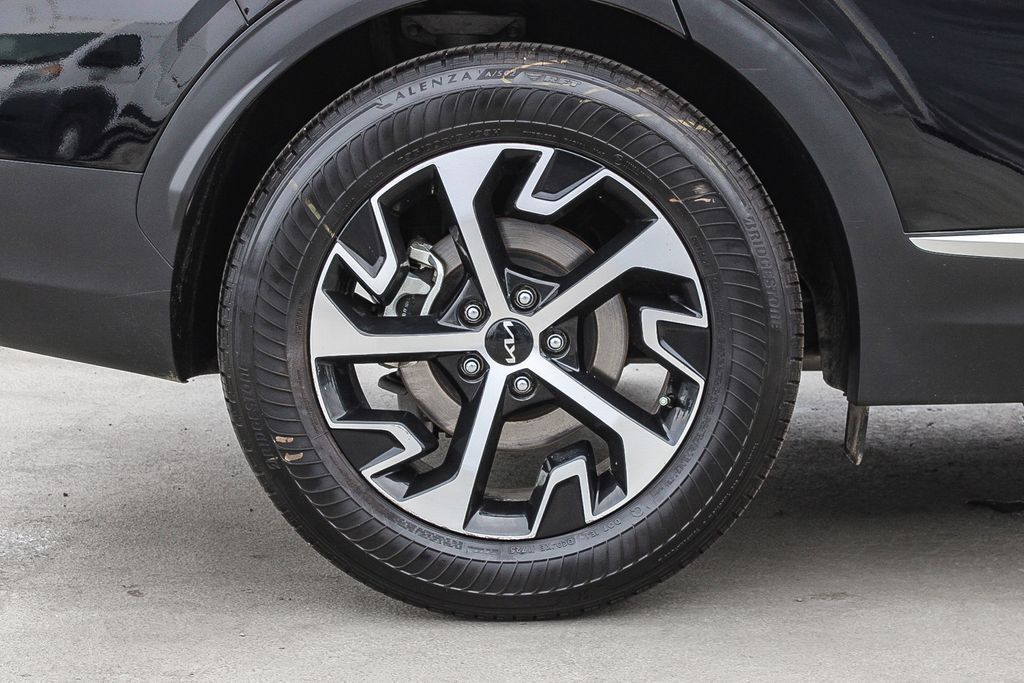 Used 2025 Kia Sportage EX FWD image 12