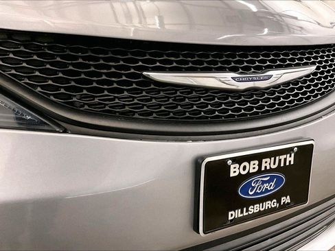 Used 2020 Chrysler Voyager L image 30