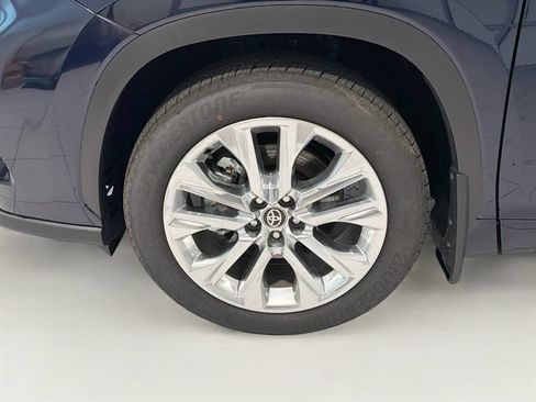 Certified 2026 Toyota Highlander Limited AWD/4WD image 26