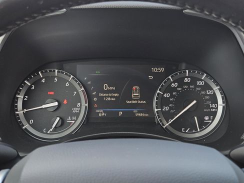 Used 2021 Toyota Highlander XLE image 17