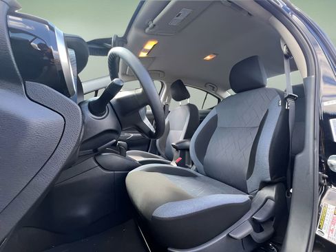 Used 2025 Nissan Versa SV FWD image 9