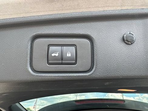 Used 2025 Nissan Pathfinder SV AWD/4WD image 20