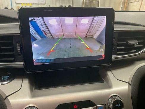 Used 2022 Ford Explorer XLT w/ Equipment Group 202A image 21