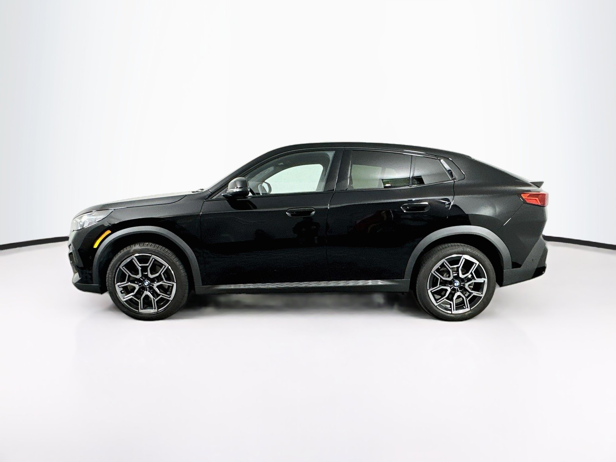 Used 2026 BMW X2 xDrive28i AWD/4WD image 4