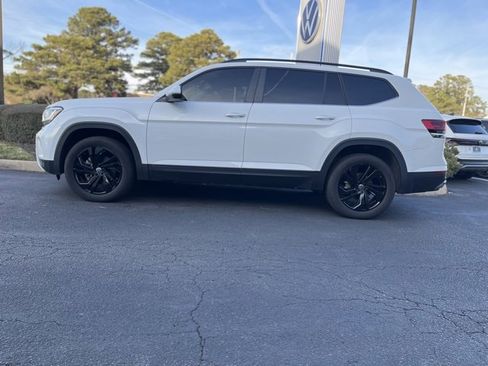 Used 2023 Volkswagen Atlas SE w/ Black Wheel Package image 6