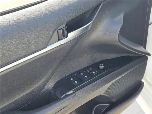 Used 2020 Toyota Camry LE image 11