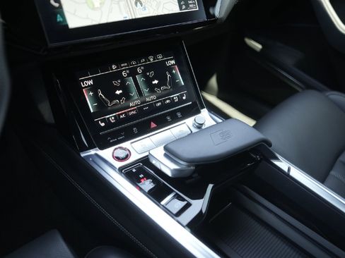 Certified 2023 Audi e-tron S Prestige image 17