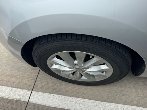 Used 2015 Kia Sedona EX FWD image 8