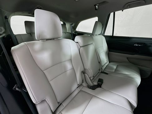 Used 2022 Honda Pilot Touring image 29