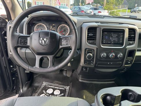 Used 2018 RAM 1500 Express AWD/4WD image 14