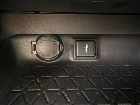 Used 2022 Toyota RAV4 LE AWD/4WD image 32