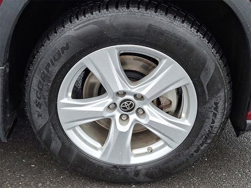 Used 2021 Toyota Highlander LE image 10