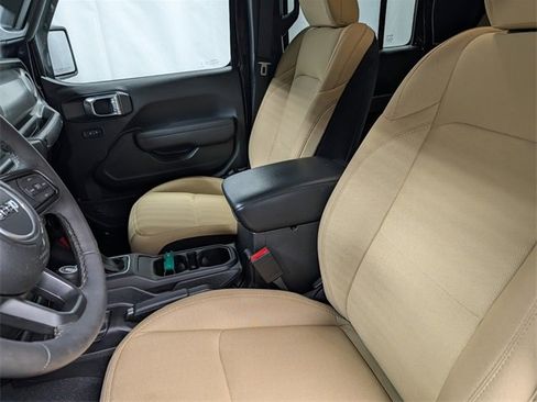 Used 2023 Jeep Gladiator Willys image 11