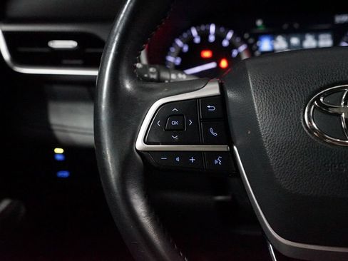Used 2022 Toyota Highlander XSE FWD image 14