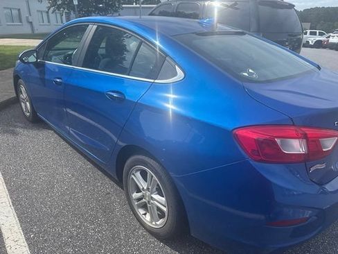 Used 2017 Chevrolet Cruze LT w/ Convenience Package FWD image 5