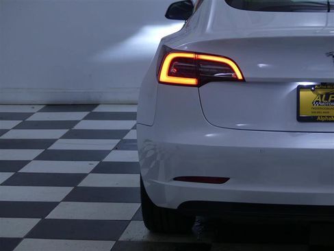 Used 2021 Tesla Model 3 Standard Range Plus image 26